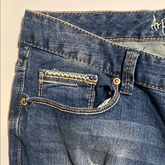 Ariya Blue Ankle Cropped Jeans with Distressed Details. Decorative pockets. - Picture 6 of 7